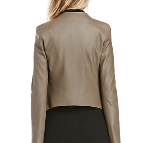 Jacket features sculpted shoulders, draped lapels, day to night look ❤️Hostess P - Picture 2 of 3